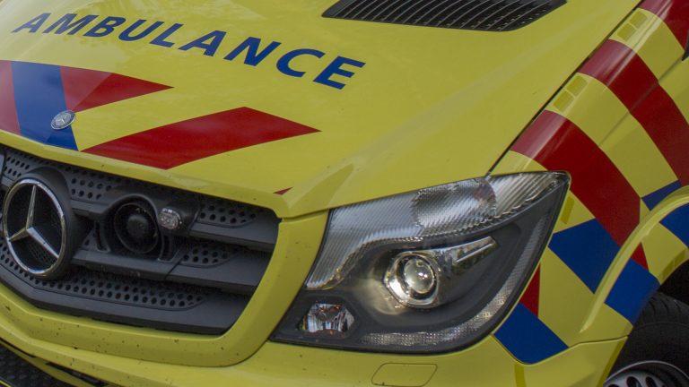 Scooterrijder gewond na aanrijding op kruispunt Rekerdijk-Muiderwaard in Alkmaar