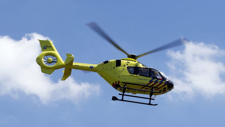 Motorrijder gewond bij botsing Heerhugowaardse Middenweg, traumahelikopter opgeroepen