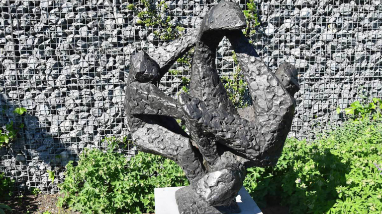 Gestolen bronzen beeld uit Den Helder teruggevonden in Heerhugowaard