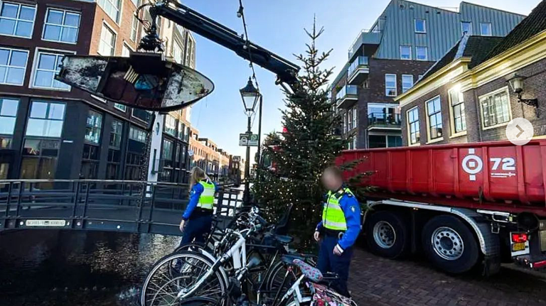 Stadswerk072 verwijdert aftandse bootjes uit Alkmaarse wateren