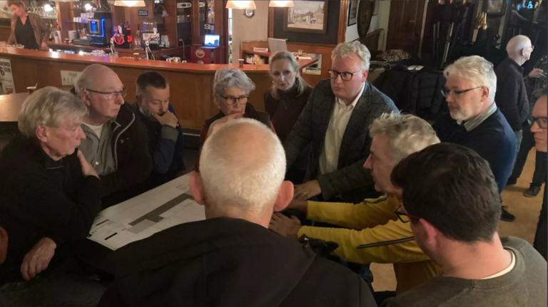 Zorgen bij gebruikers nieuwe sporthal Egmond aan Zee: “Waar zet ik mijn biljart neer?”