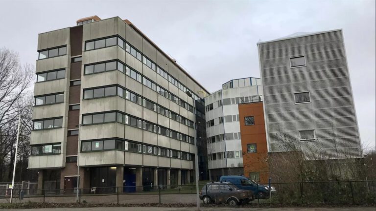 College Alkmaar wil opvang asielzoekers, statushouders en spoedzoekers in oude belastingkantoor