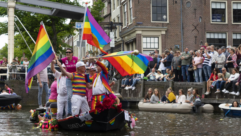 Flaneren met je schuitje tijdens botenparade Alkmaar Pride? Schippers gezocht!