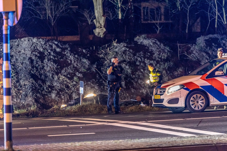 Commotie rond ongeval bij Nollenweg Alkmaar; politie in kogelwerende vesten ter plaatse