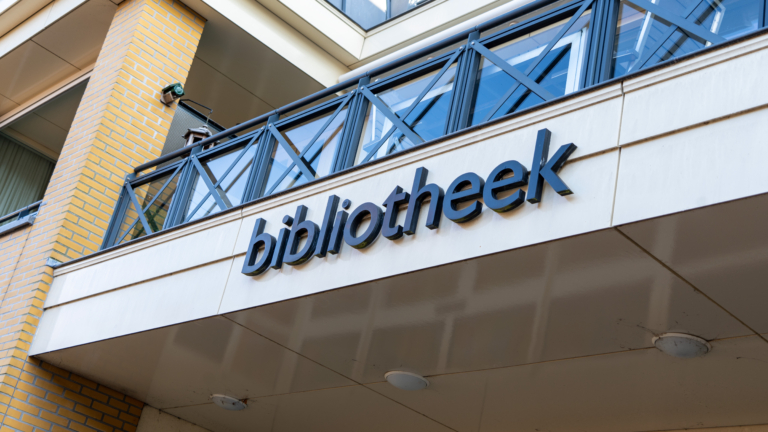 Boeken van Bibliotheek Heiloo nu ook te lenen via BiebApp: “Het gaat om de uitbreiding van de service”