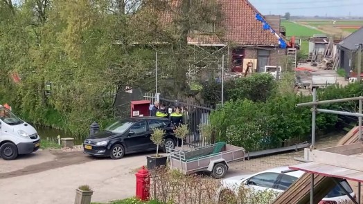 ‘Grimmige situatie’ bij nieuwe inval omstreden boerderij Grootschermer: “Inspecteurs tegengewerkt”