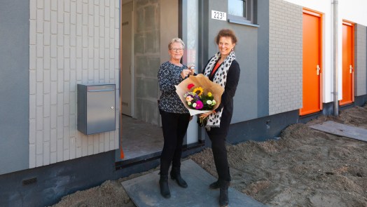 Garages ingeruild voor woningen, eerste bewoners voor nieuwbouw in Oudorperpolder