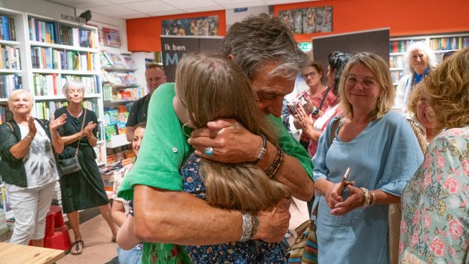 Signeersessie van Maarten Dammers in Alkmaarse boekhandel (Fotoreportage)