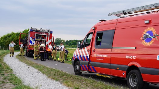 Kinderfiets naast sloot in Bergen, hulpdiensten komen massaal ter plaatse