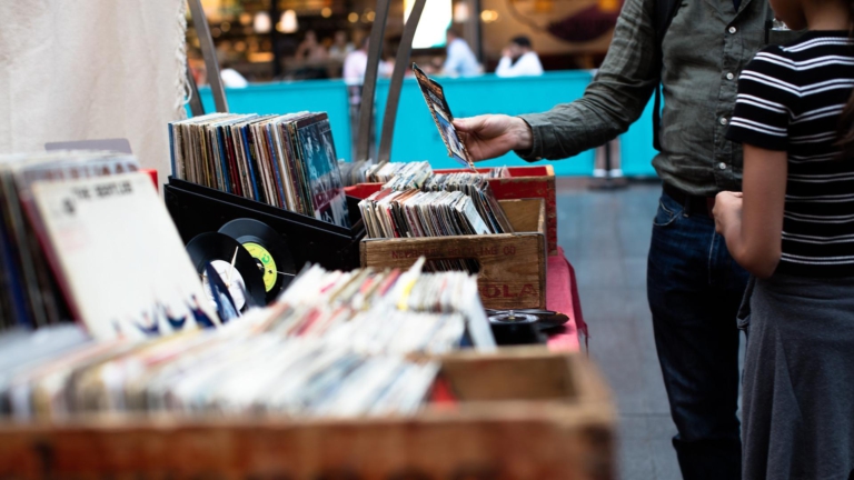 Heilooërs maken zich op voor nieuwe editie van eerder afgelaste jaarmarkt 🗓