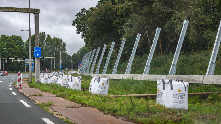 Bouw energieleverend geluidsscherm langs N245 en N504 vertraagd door verrassingen in de grond