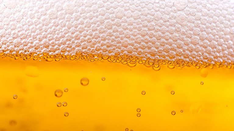 Minderjarigen scoren makkelijk alcohol in gemeente Bergen: college zet in op verbetering