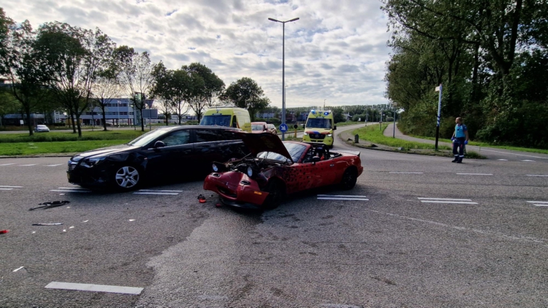 Gewonden bij harde botsing op Laanenderweg in Alkmaar