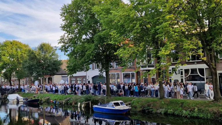 Honderden mensen houden stille tocht voor doodgeschoten Lavernie