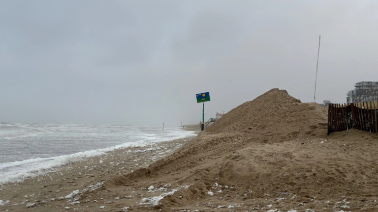 Voor kitesurfers een feestje, maar ook voorzichtigheid: storm Pia aan land