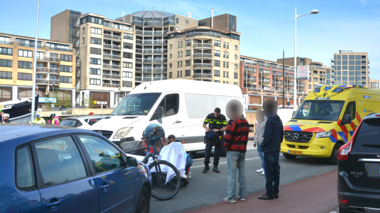 Fietsster gewond na botsing met auto in Alkmaar