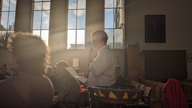 Regenboogviering in de kerk: “Vroeger zat het woord lesbienne niet in mijn woordenschat”