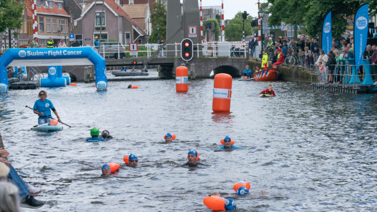 Eerste Alkmaarse editie Swim to Fight Cancer levert bijna 109.000 euro op