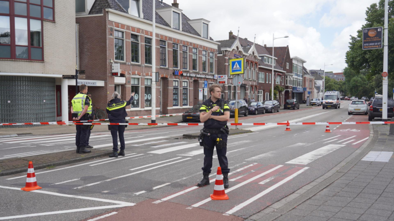 Vrouw wordt geschept op Alkmaars zebrapad en raakt zwaargewond, bestuurder naar politiebureau