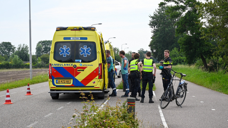 Fietser ernstig gewond door val op Herenweg bij Egmond a/d Hoef