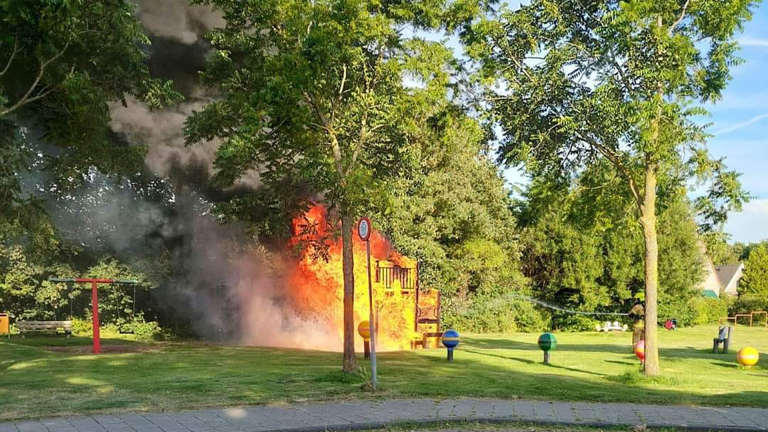 Brandstichter heeft het gemunt op speelplaatsen in Dijk en Waard