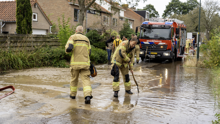 Hoefcamplaan in Heiloo komt blank te staan door gesprongen leiding