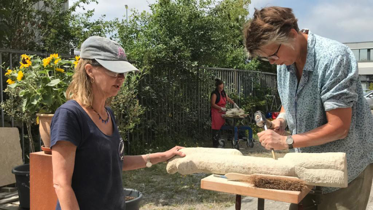 Demonstratie beeldhouwen en gedichten tijdens de kunstweek in Hortus Alkmaar 🗓