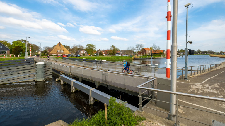 ‘Rekerflopbrug’ na vier weken weer open