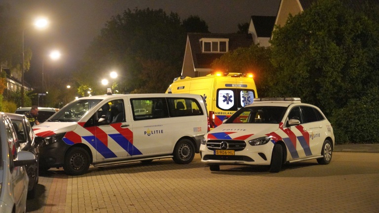 Buurtbewoners vinden vrouw naast scooter op straat