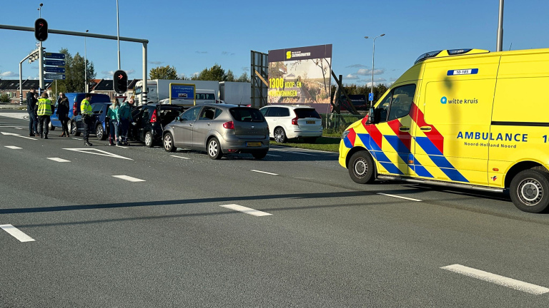 Gewonde bij botsing met vier auto’s op kruising N242 – Zuidtangent