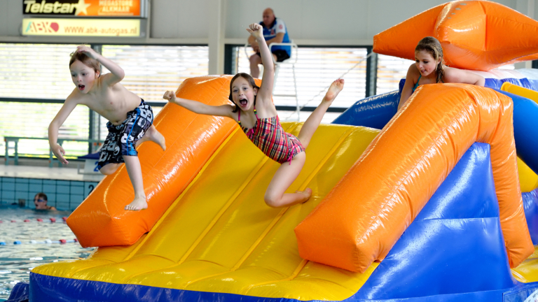 Extra zwemplezier in Hoornse Vaart tijdens schoolvakantie 🗓