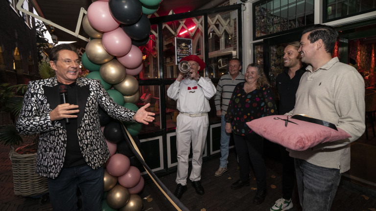 Geer opent nieuwe bistro op Waagplein: “Een van mijn allerlulligste openingen ooit”