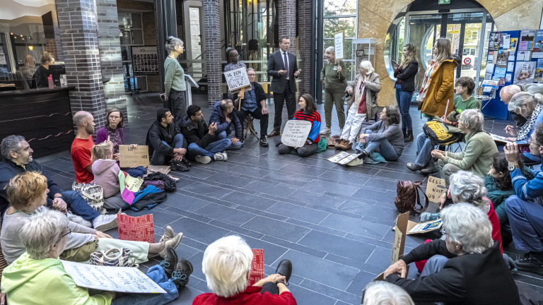 Sit-in, petitie en motie van wantrouwen, maar voorlopig verandert er weinig in Castricum