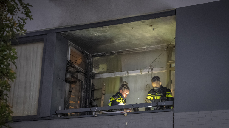 Explosie in portiekwoning Maasstraat tot in wijde omtrek te horen, hulpdiensten rukken uit