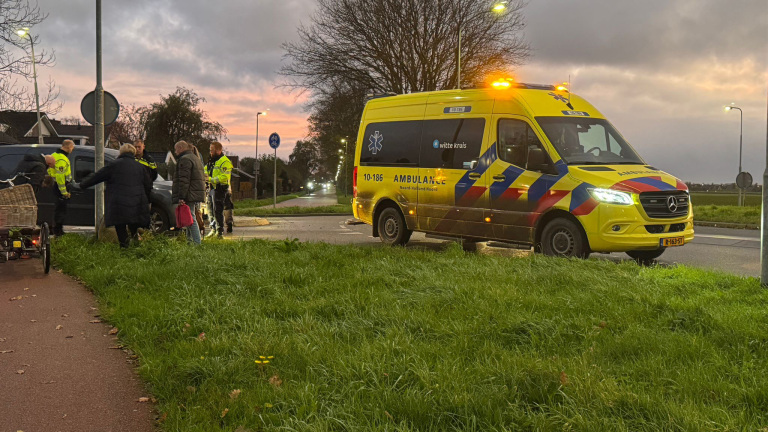 Fietsster gewond na aanrijding met auto in Zuid-Scharwoude