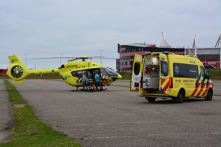 Ambulancehelikopter brengt patiënt van Den Burg naar Alkmaar