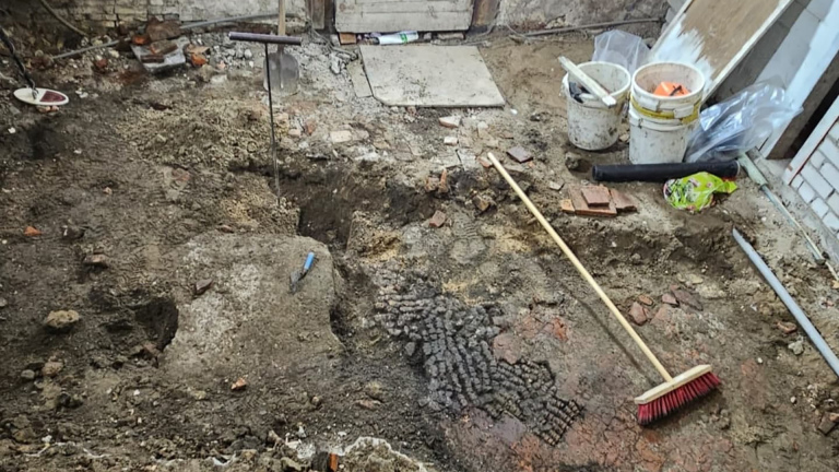 Archeologisch mysterie in Alkmaar: bottenvloer in huis aan Achterdam