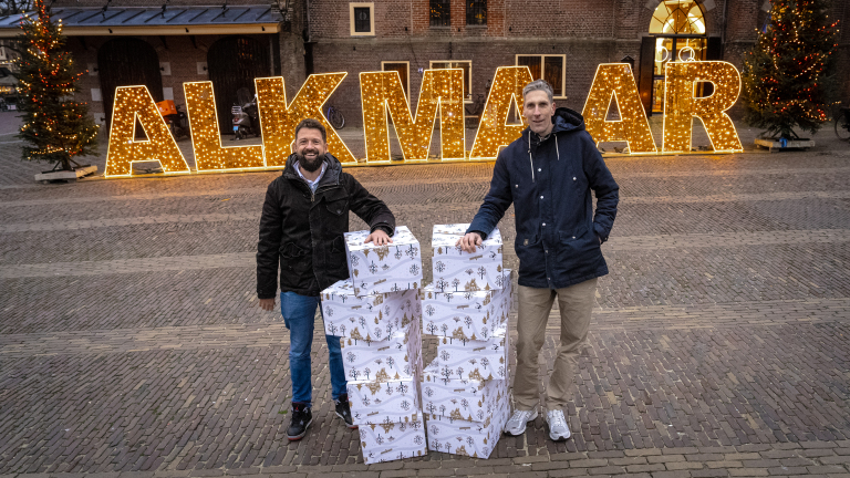 Veel steun bij kerstpakkettenactie voor gezinnen met weinig: “Binnen een week willen we tien gezinnen verrassen”