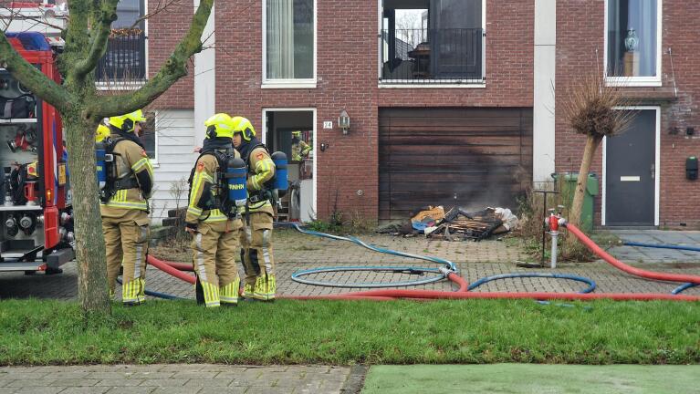 Hevige brand in slaapkamer van woning aan de Wendelaarhof in Alkmaar