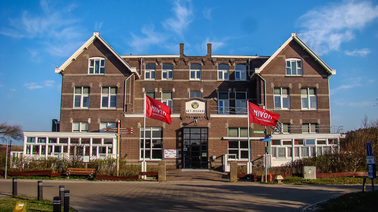 Kunst aan Zee in Het Zeehuis met foto-expo en schilderijen van schapenwol 🗓