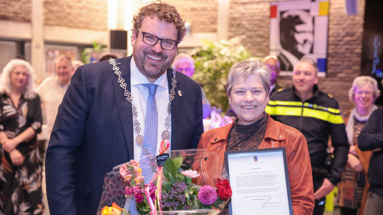 Gemeentelijke onderscheiding De Brug voor Tineke Has-Raaijen