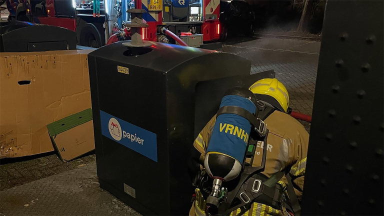 Containerbrand op Oudorperplein, politie zoekt getuigen mogelijke brandstichting