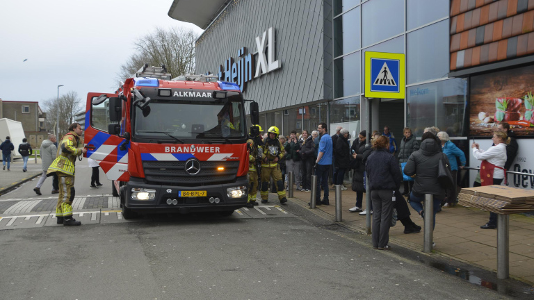 Ontruiming winkelcentrum Wendelaarstraat door storing in brandmelder