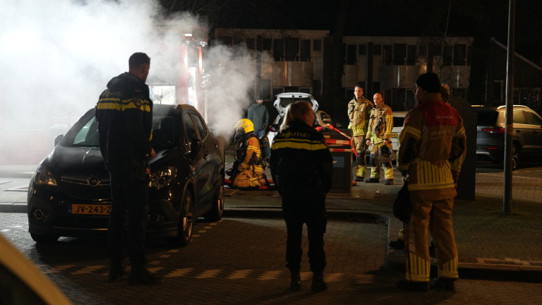 Papierbak Oudorperplein opnieuw in brand: politie vraagt camerabeelden op