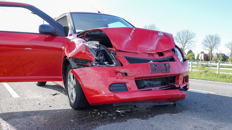 Auto’s in botsing in Heerhugowaard: beide voertuigen total loss