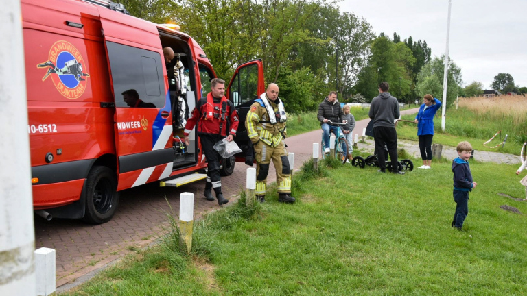 Waterongeval blijkt skelter te water: hulpdiensten naar Westdijk in Heerhugowaard