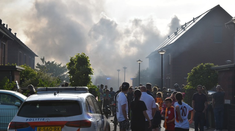 Buurt loopt uit voor woningbrand Eiland van Maui in Heerhugowaard
