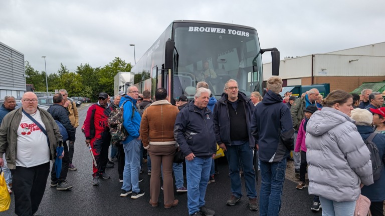 Zaffier-medewerkers per bus naar Den Haag: “Ze moeten ook op de kleintjes letten!”
