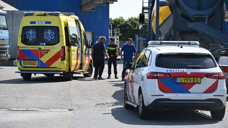 Gewonde bij bedrijfsongeval met vrachtwagen aan Boekel in Akersloot