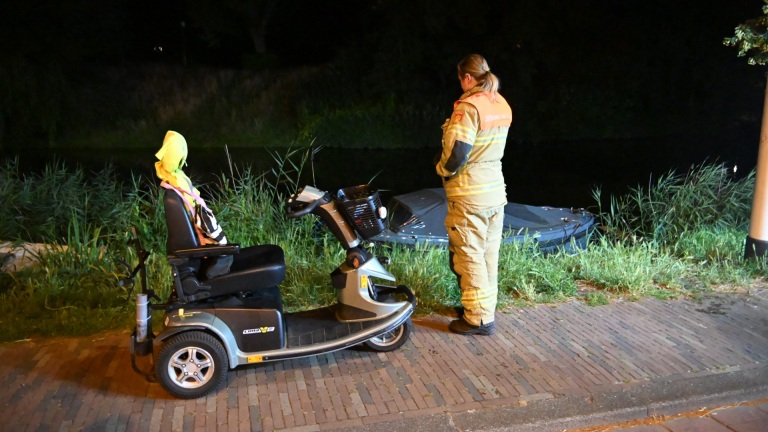 Zoektocht naar drenkeling vanwege verlaten scootmobiel op Geestersingel